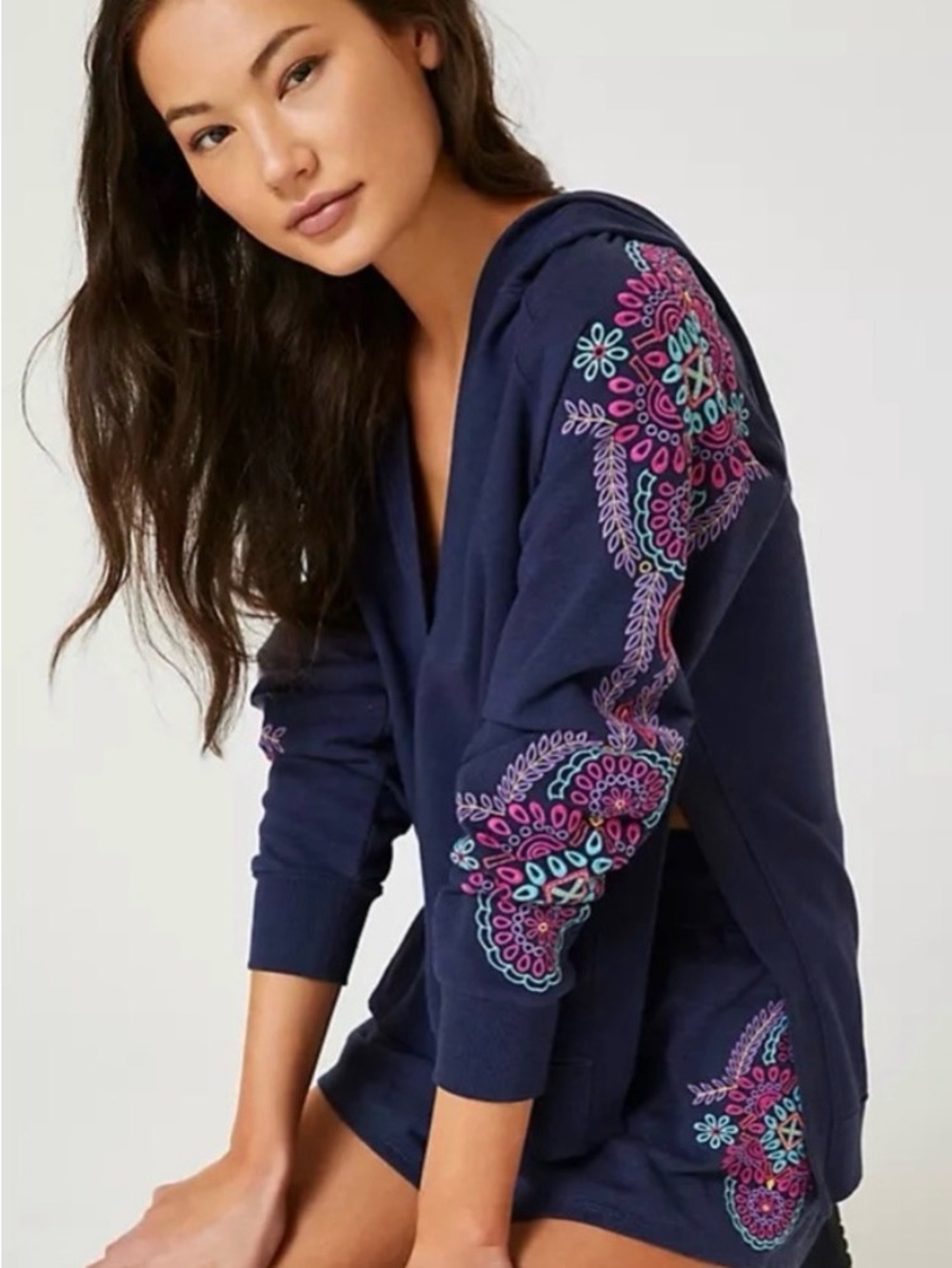 Daily Practice Embroidered V Neck Sweatshirt Size XS